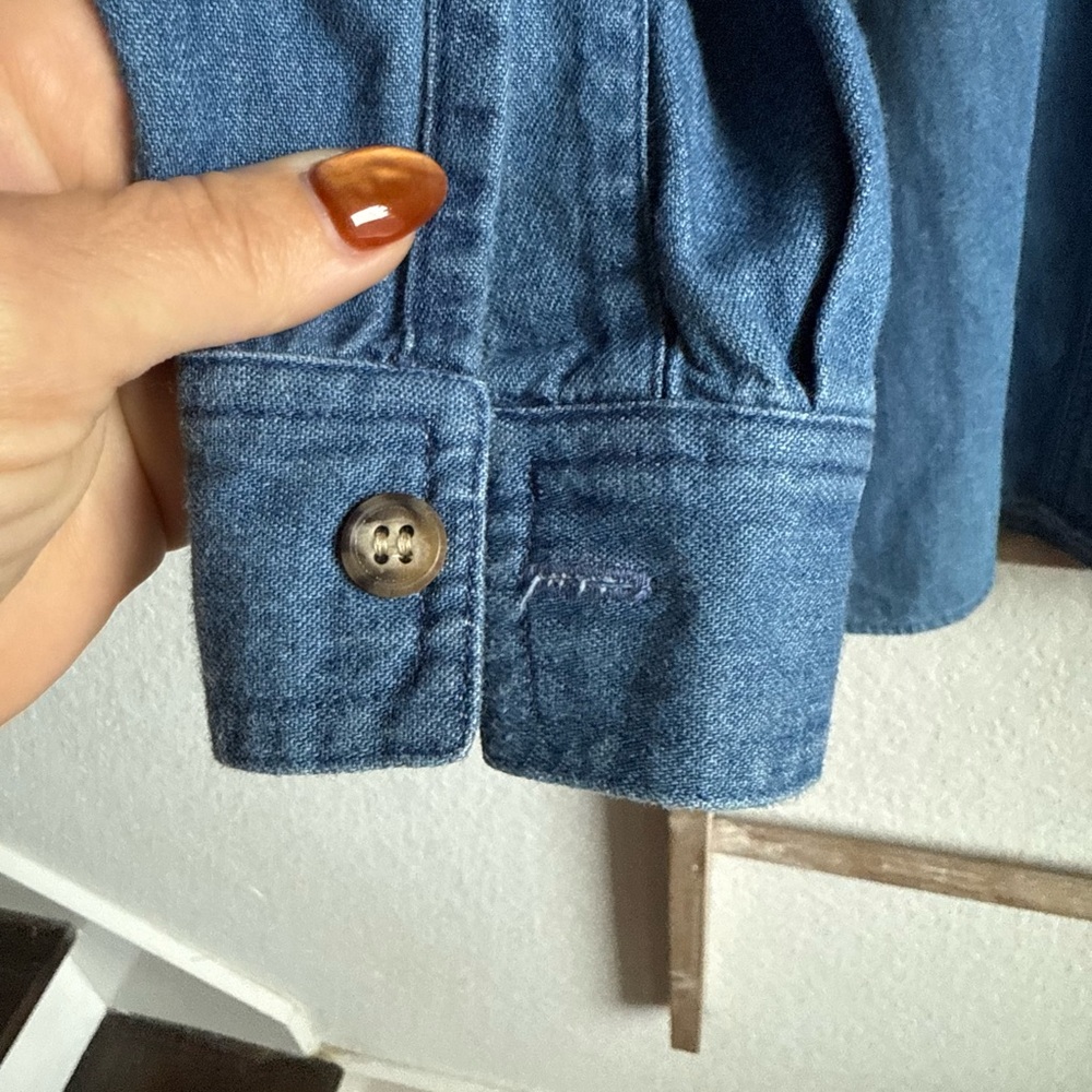 The Eagles Eye Vintage Denim Bear Embroidered Button Down Sz: Small - Picture 4 of 6